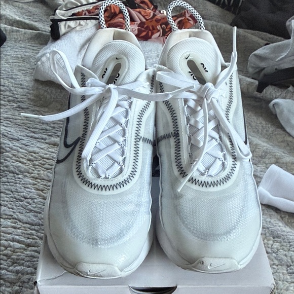 Nike Women’s Air Max  270 - Picture 3 of 6